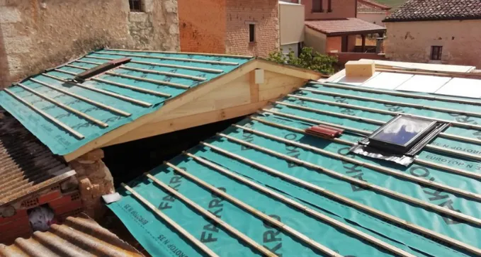 impermeabilización de cubierta con onduline bajo teja, y retajado en valle de mena, burgos